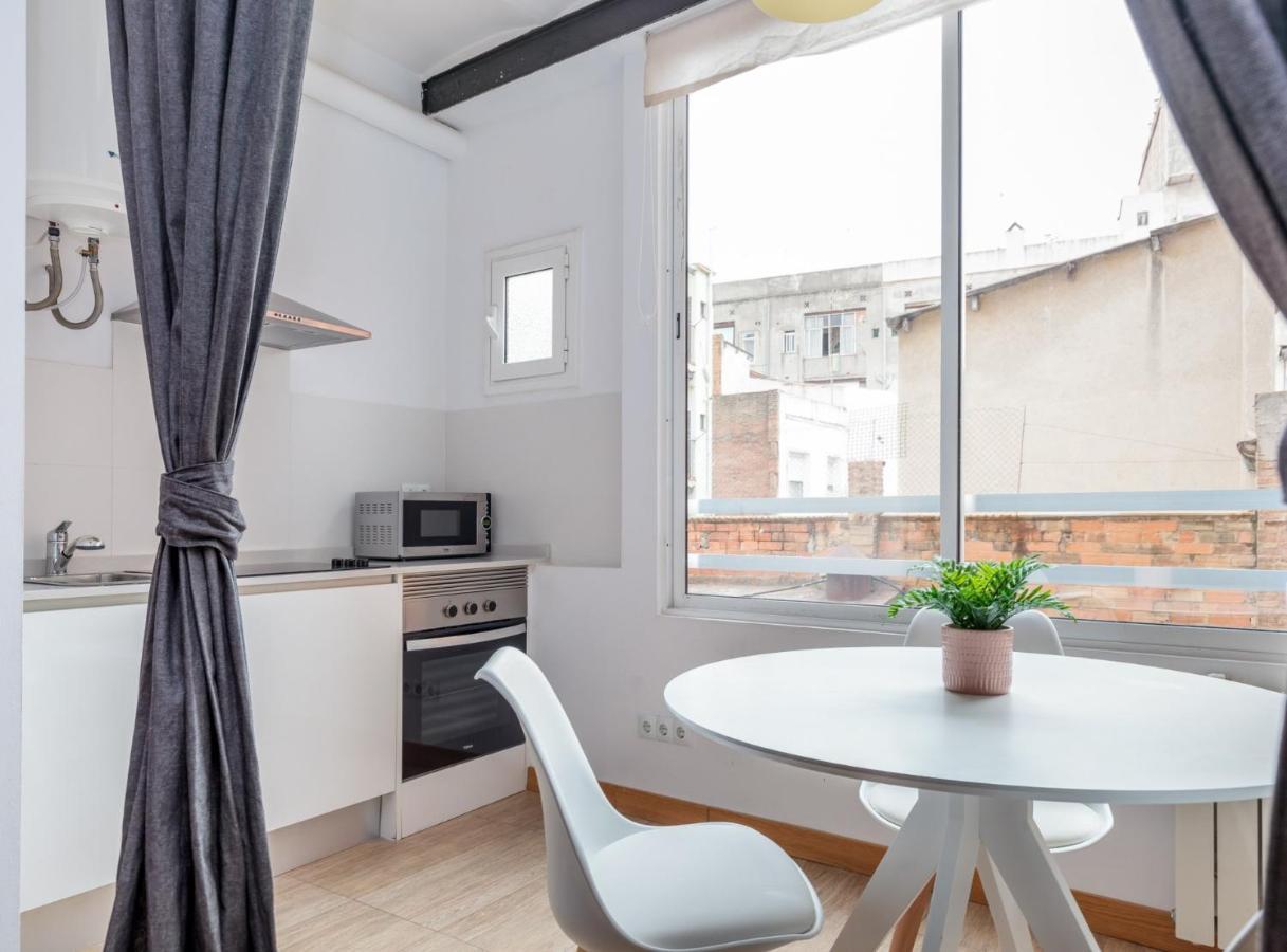 Spacious Doubleroom Apartment At Sants Barcelona Exteriör bild